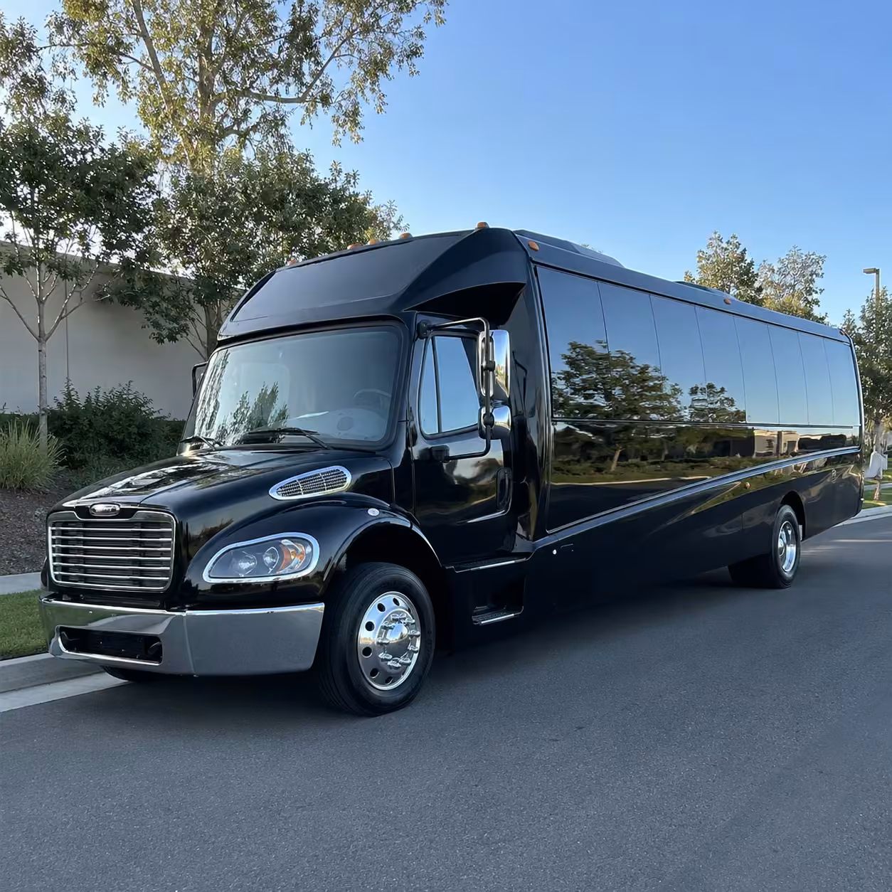 15 35 passenger minibus